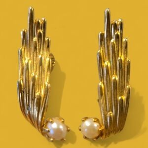Vintage Gold Feather Leaf Faux Pearl Clip On Earrings Wings Flame 1"